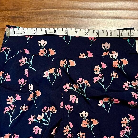 Charlotte Russe Flower Shorts - Picture 4 of 6